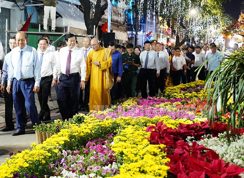 Khai mạc Chợ hoa Xuân “Trên bến dưới thuyền” Bến Bình Đông