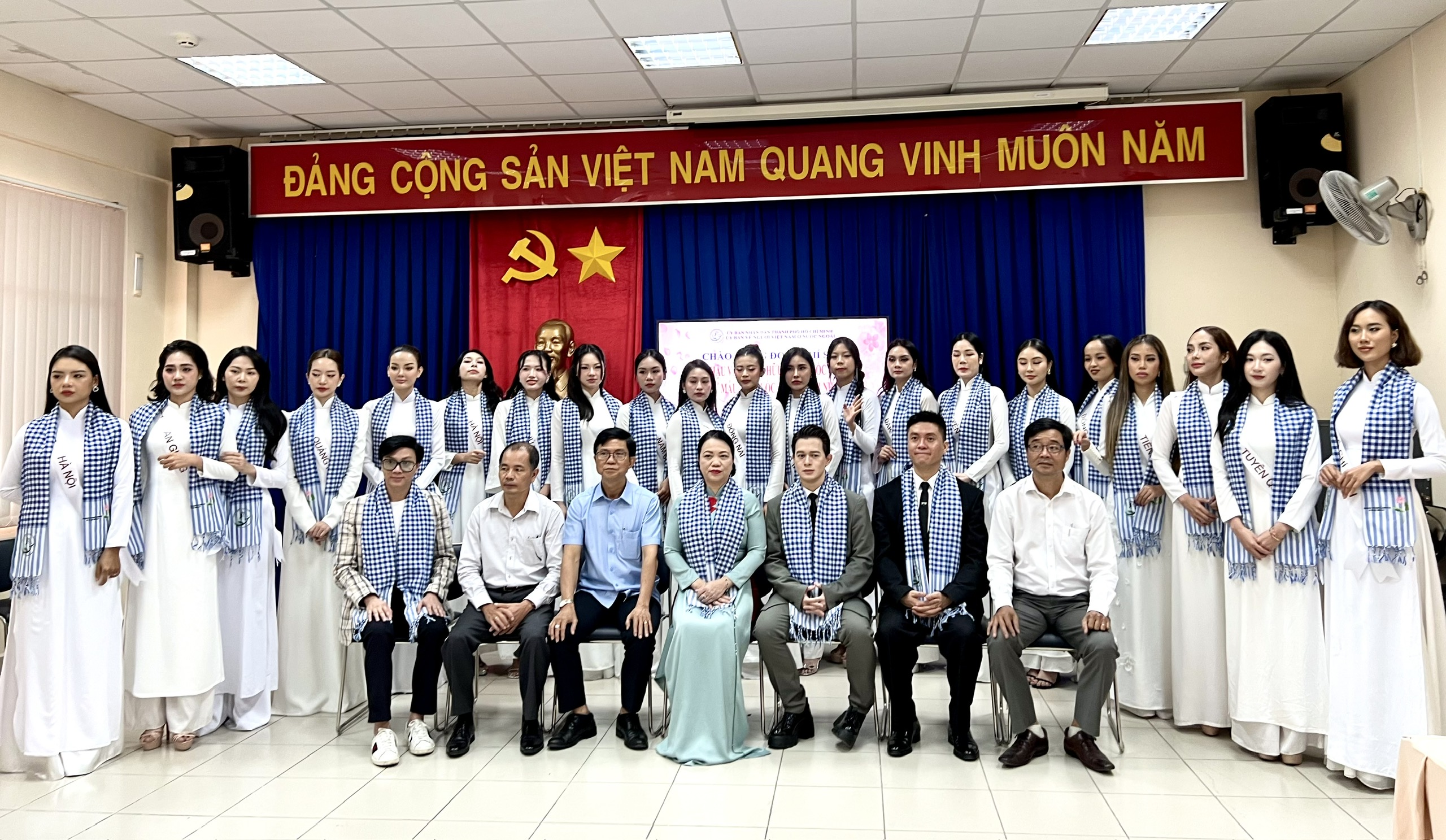 Đoàn thí sinh “Hoa hậu Văn hóa - Hữu nghị Quốc tế 2025” tại Nhật Bản đến thăm  Ủy ban về Người Việt Nam ở nước ngoài TP.HCM