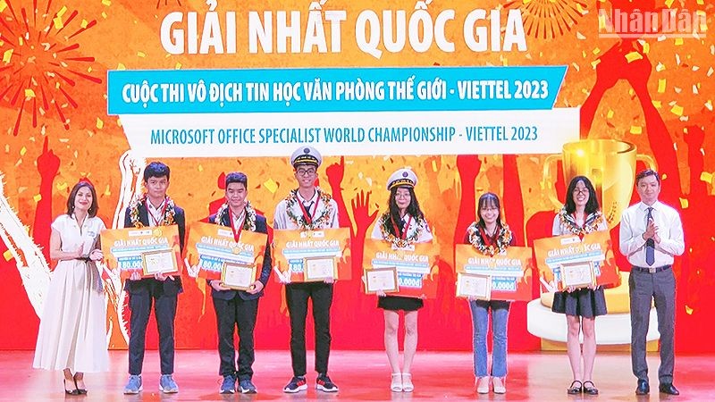 9 đại diện Việt Nam dự các cuộc thi tin học văn phòng và đồ họa thế giới