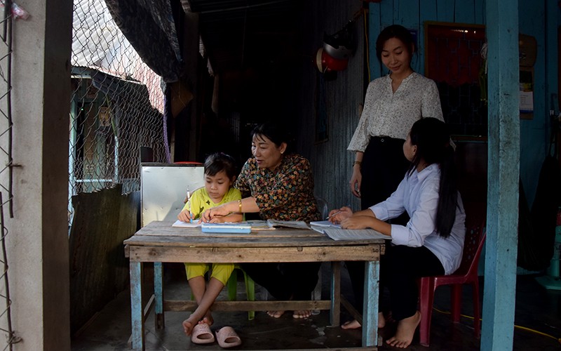 Ấm áp tình thương “mẹ đỡ đầu”