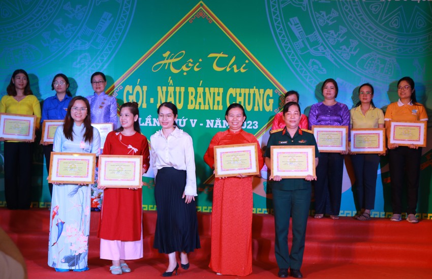 TP.HCM: Thi gói, nấu bánh chưng dâng cúng Vua Hùng