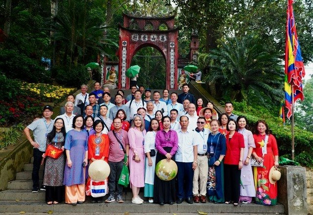 Mời kiều bào dự Hội nghị người Việt Nam ở nước ngoài toàn thế giới lần thứ 4