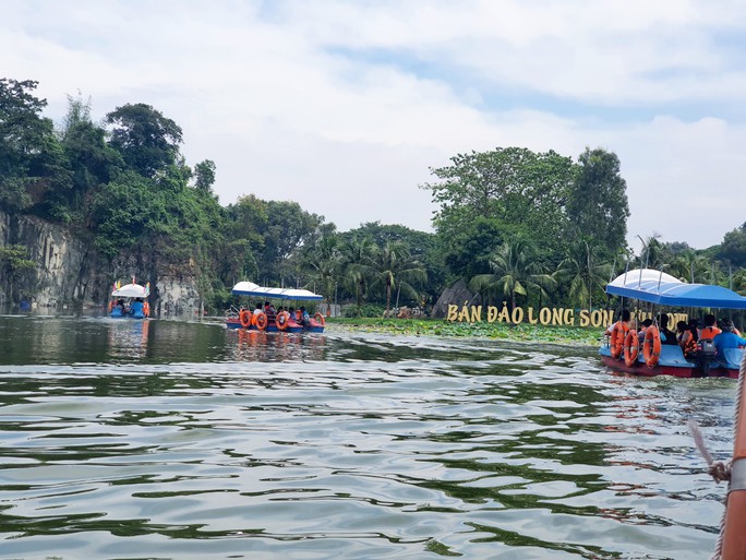 "Chết mê" tour du lịch bằng tàu hỏa đầu tiên giữa TP HCM - Đồng Nai