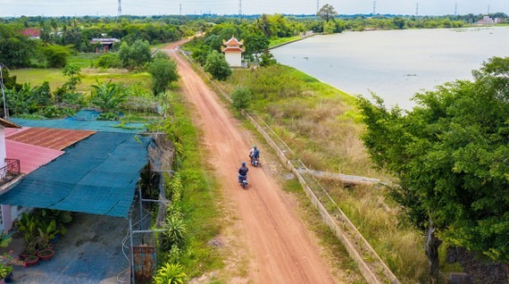 Địa phận xã Trung An, huyện Củ Chi, TPHCM nằm ngay bờ sông Sài Gòn  rất lợi thế cho các dự án đầu tư. Ảnh: HOÀNG HÙNG