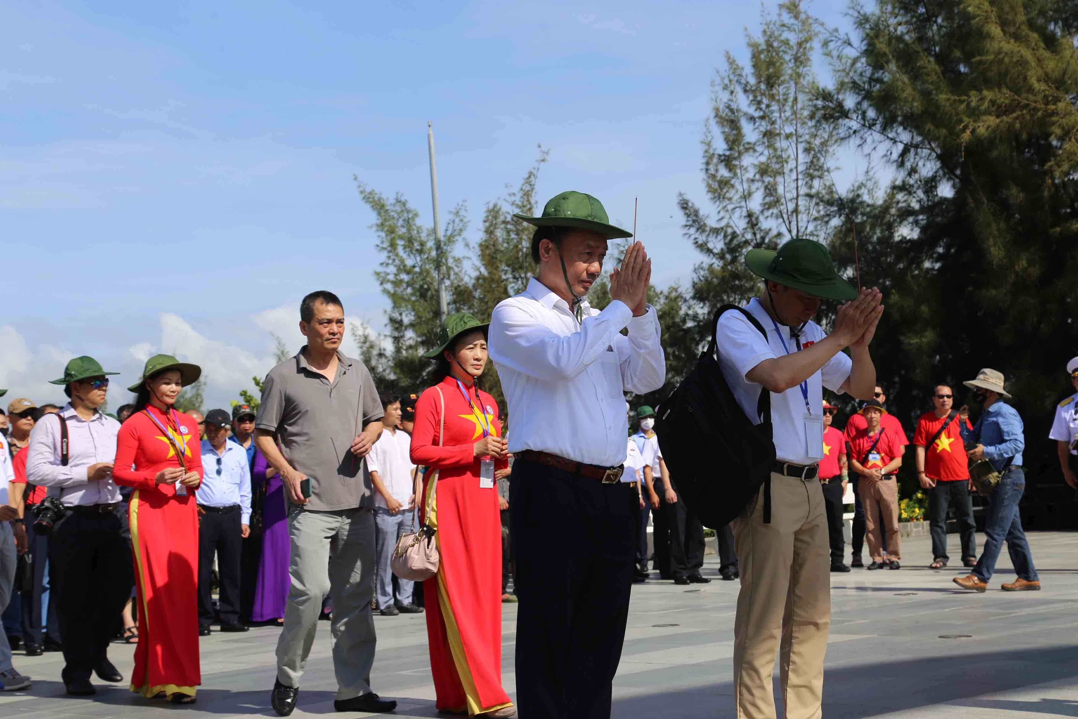 Kiều bào về với Trường Sa trên những chuyến tàu đại đoàn kết