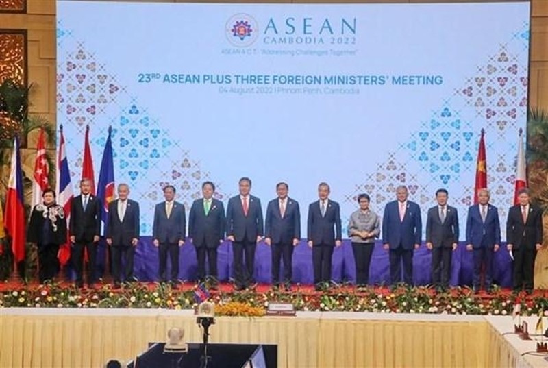 Bộ trưởng Ngoại giao ASEAN+3 chụp ảnh lưu niệm. (Ảnh: Nguyễn Vũ Hùng/TTXVN)