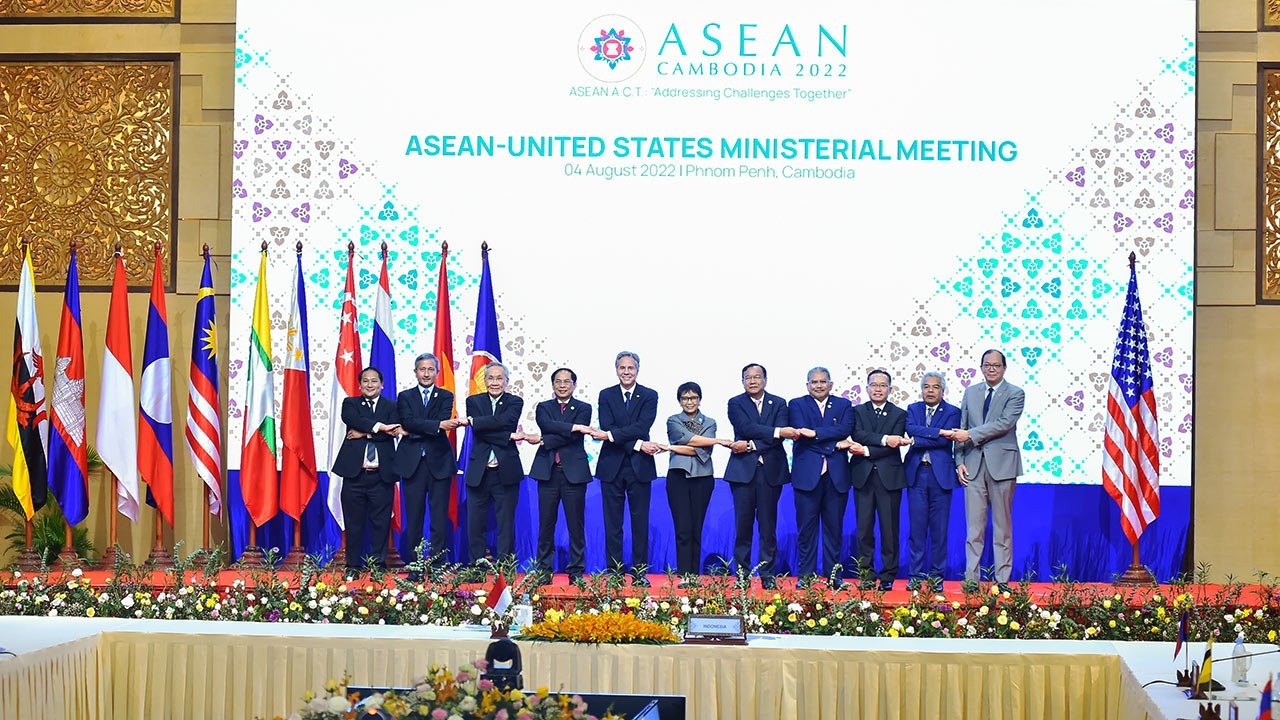 ASEAN hơn bao giờ hết phải tự mình mạnh lên!