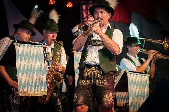 Le hoi Oktoberfest Vietnam: Hieu van hoa Duc qua am thuc va am nhac hinh anh 1