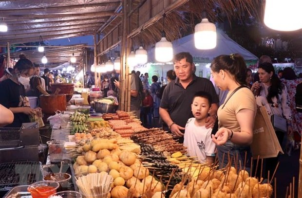 Tham tinh huu nghi khoi ASEAN qua Le hoi am thuc 2022 hinh anh 1