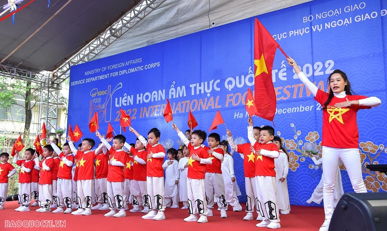 Liên hoan ẩm thực năm nay được tổ chức nhân dịp kỷ niệm 55 năm ngày thành lập ASEAN (1967-2022), mái nhà chung của gần 700 triệu người dân trong khu vực. 