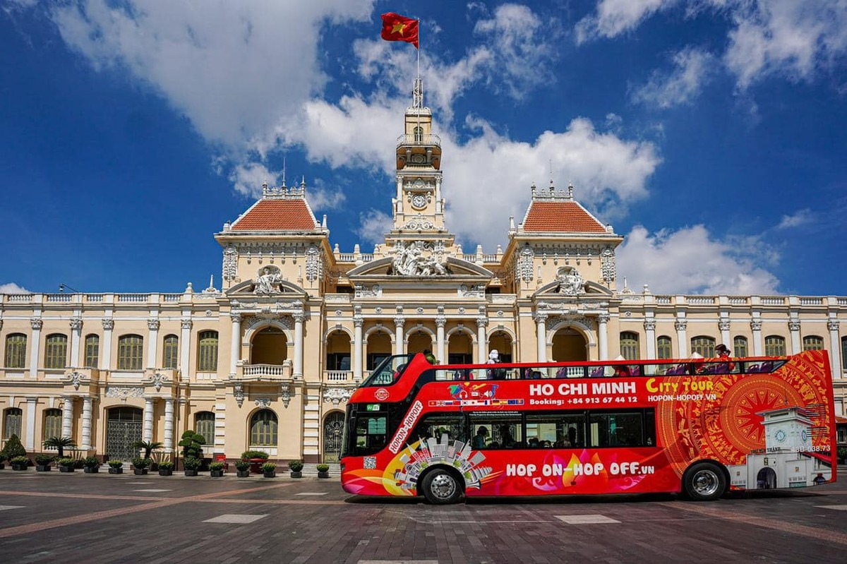 Ngắm Sài thành từ trên cao bằng xe buýt 2 tầng mui trần ảnh 1