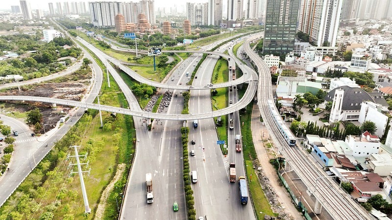 Một góc đô thị Thành phố Hồ Chí Minh hôm nay. (Ảnh THẾ ANH)