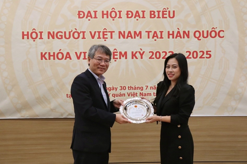 Hội người Việt Nam tại Hàn Quốc ra mắt Ban chấp hành mới