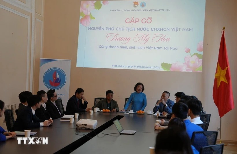 Quang cảnh cuộc gặp gỡ giữa Nguyên Phó Chủ tịch nước Trương Mỹ Hoa và sinh viên Việt Nam tại Nga. (Ảnh: Tâm Hằng/TTXVN)