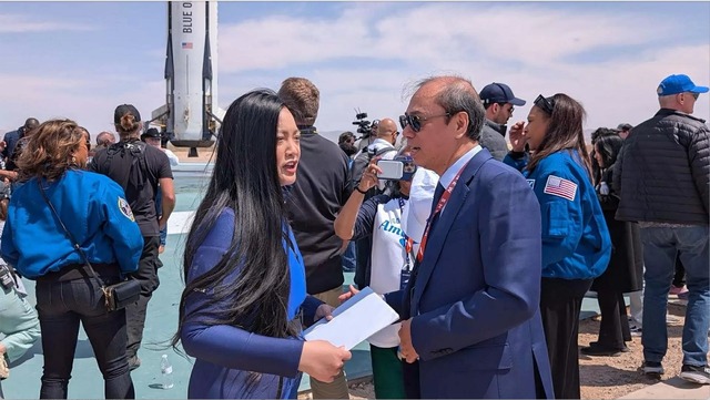 Chủ tịch nước chúc mừng người phụ nữ gốc Việt đầu tiên bay vào vũ trụ- Ảnh 1. Chủ tịch nước chúc mừng người phụ nữ gốc Việt đầu tiên bay vào vũ trụ- Ảnh 1.